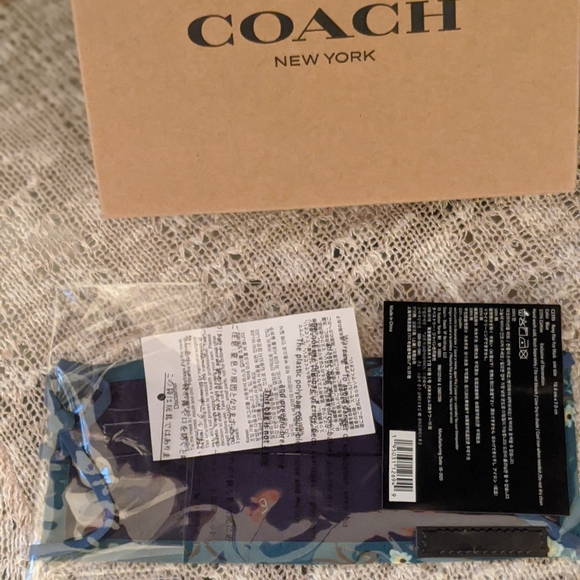 💥Last One Rexy Face Mask w/ Floral Print in Blue - Picture 5 of 5